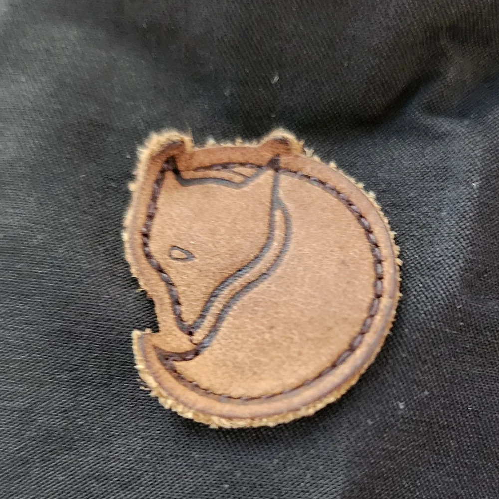 Fjallraven Black Capris for Versatile Wear - Picture 4 of 10